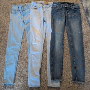 Levi's Women's Light and Dark Blue Skinny Jeans